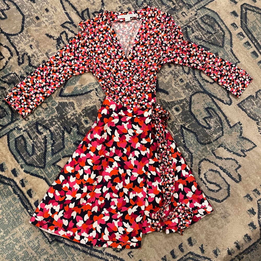 Diane Von Furstenberg Amelia wrap dress Size 4